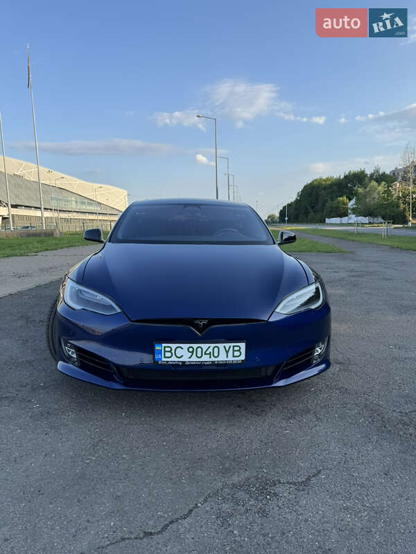 Лифтбек Tesla Model S 2016 в Львове