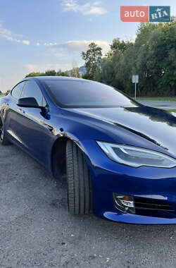 Лифтбек Tesla Model S 2016 в Львове