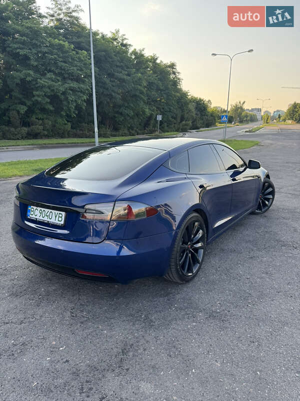 Лифтбек Tesla Model S 2016 в Львове