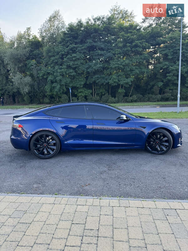 Лифтбек Tesla Model S 2016 в Львове
