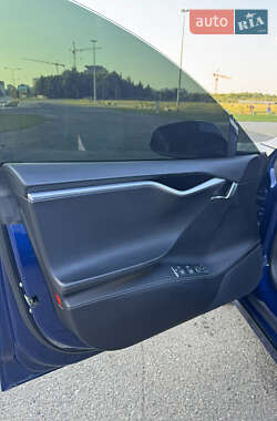 Лифтбек Tesla Model S 2016 в Львове