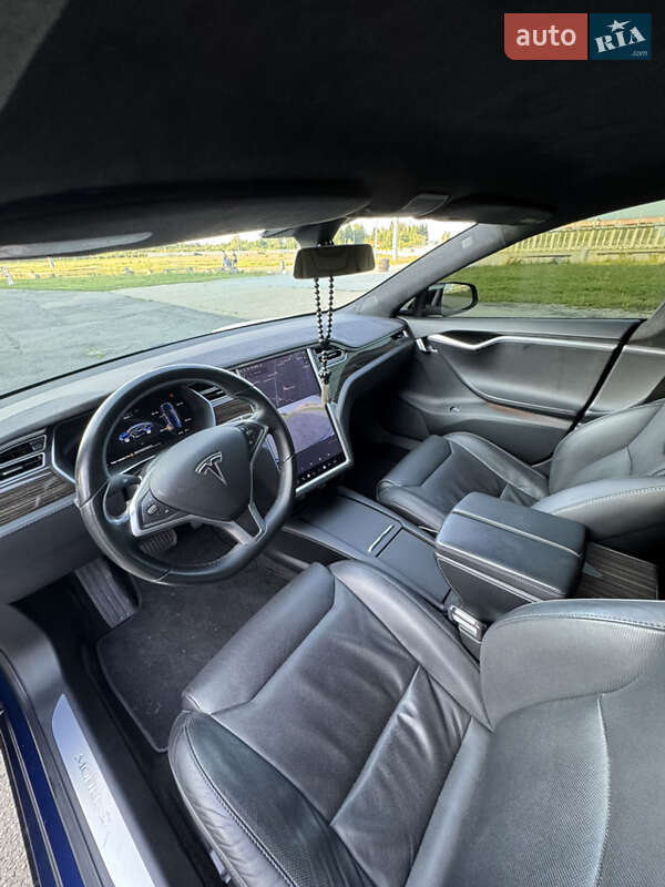 Лифтбек Tesla Model S 2016 в Львове