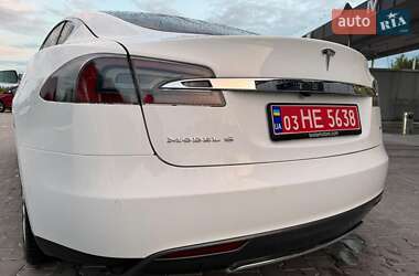 Ліфтбек Tesla Model S 2014 в 