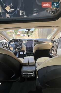 Лифтбек Tesla Model S 2013 в 
