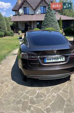Лифтбек Tesla Model S 2013 в 