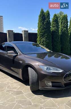 Лифтбек Tesla Model S 2013 в 