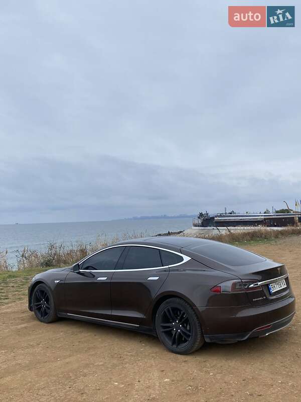 Ліфтбек Tesla Model S 2013 в Одесі