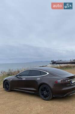 Лифтбек Tesla Model S 2013 в 