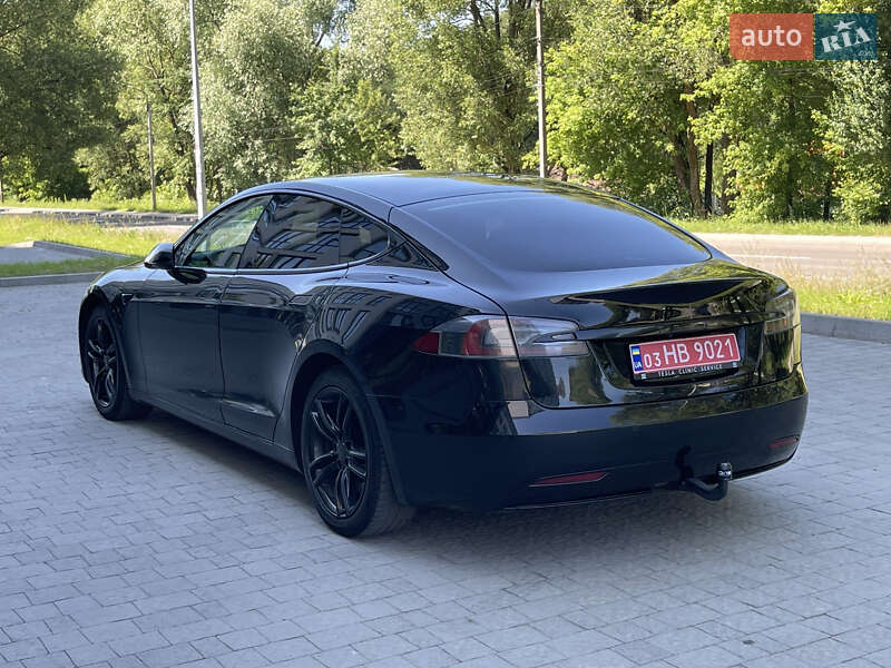 Ліфтбек Tesla Model S 2019 в Новояворівську