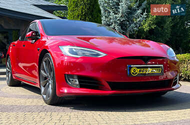 Ліфтбек Tesla Model S 2016 в Львові