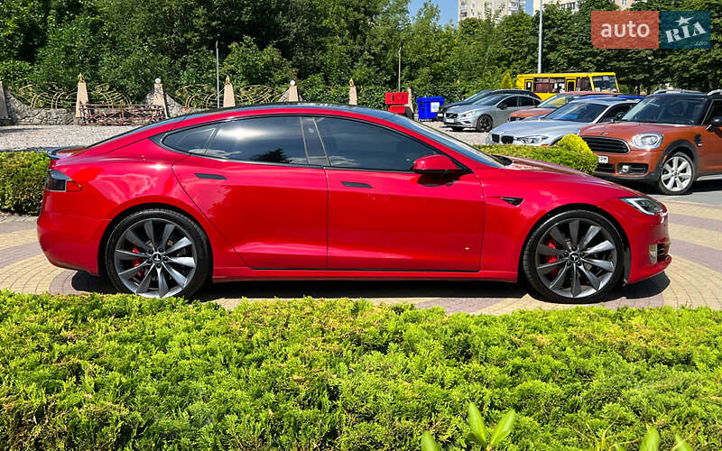 Лифтбек Tesla Model S 2016 в Львове