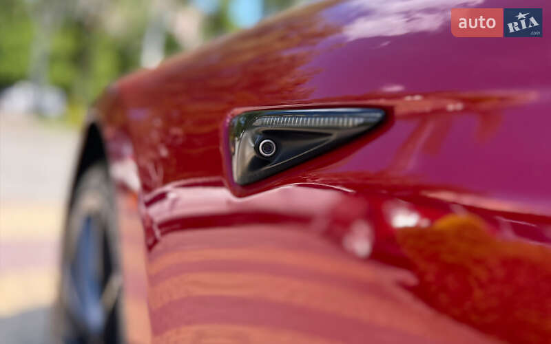 Лифтбек Tesla Model S 2016 в Львове