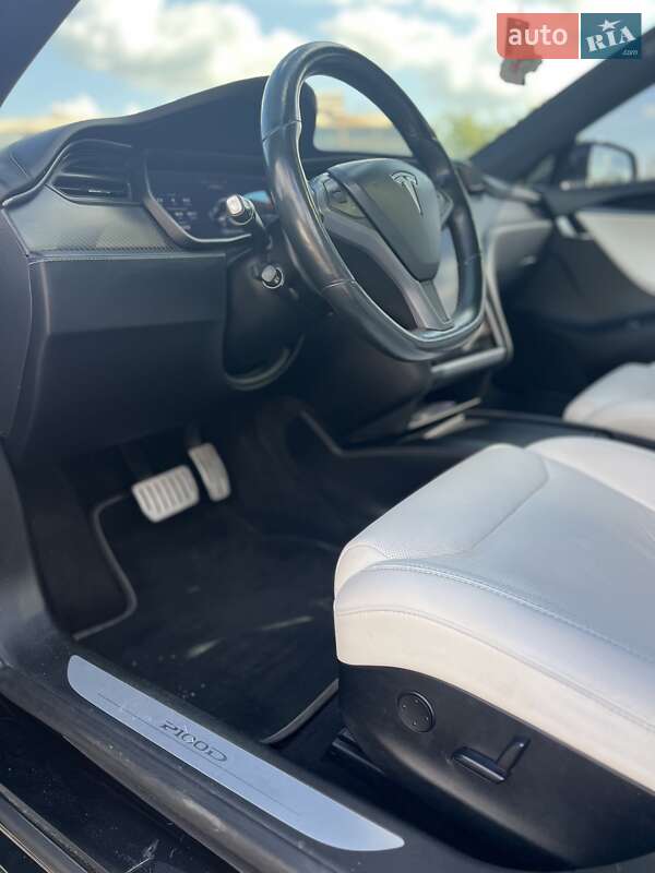 Лифтбек Tesla Model S 2018 в Ровно