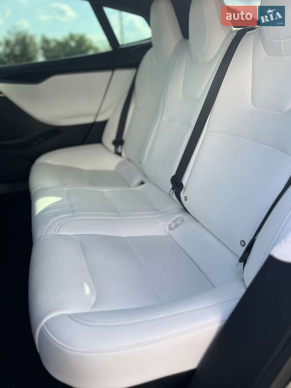 Лифтбек Tesla Model S 2018 в Ровно