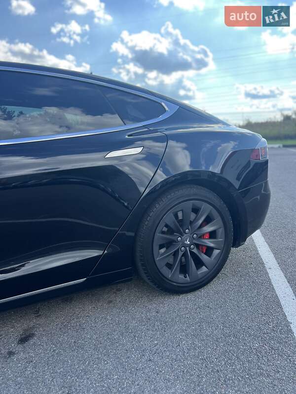 Лифтбек Tesla Model S 2018 в Ровно