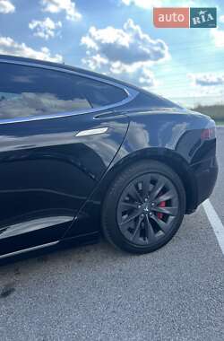Лифтбек Tesla Model S 2018 в 