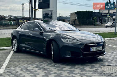 Лифтбек Tesla Model S 2015 в 