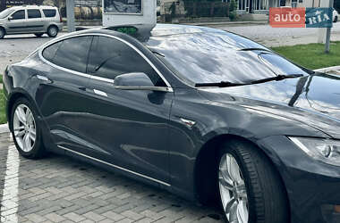 Лифтбек Tesla Model S 2015 в 