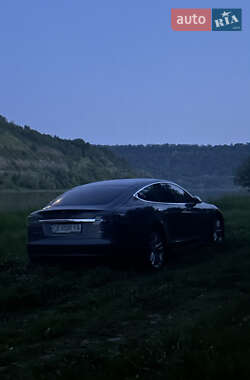 Лифтбек Tesla Model S 2015 в 