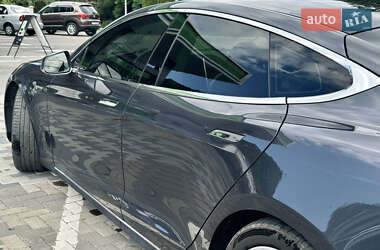 Лифтбек Tesla Model S 2015 в 