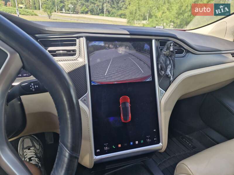Ліфтбек Tesla Model S 2017 в Каневі