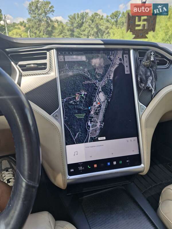 Ліфтбек Tesla Model S 2017 в Каневі