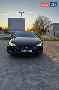 Лифтбек Tesla Model S 2014 в 