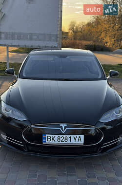 Лифтбек Tesla Model S 2014 в 