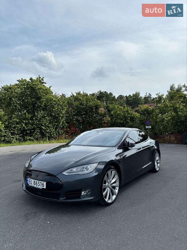 Tesla Model S 2015