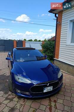 Лифтбек Tesla Model S 2015 в 