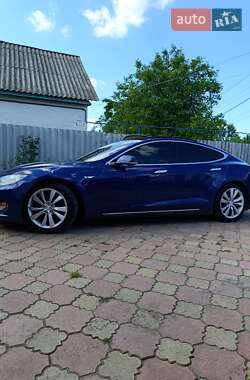 Лифтбек Tesla Model S 2015 в 