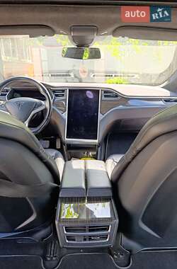 Лифтбек Tesla Model S 2015 в 