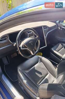 Лифтбек Tesla Model S 2015 в 