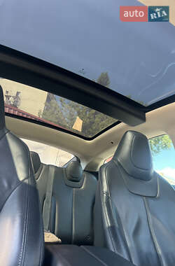 Лифтбек Tesla Model S 2013 в 