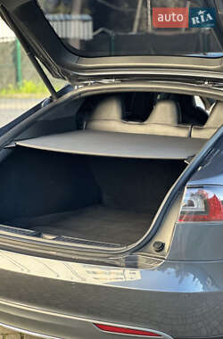 Лифтбек Tesla Model S 2015 в 