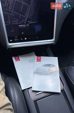 Лифтбек Tesla Model S 2017 в 