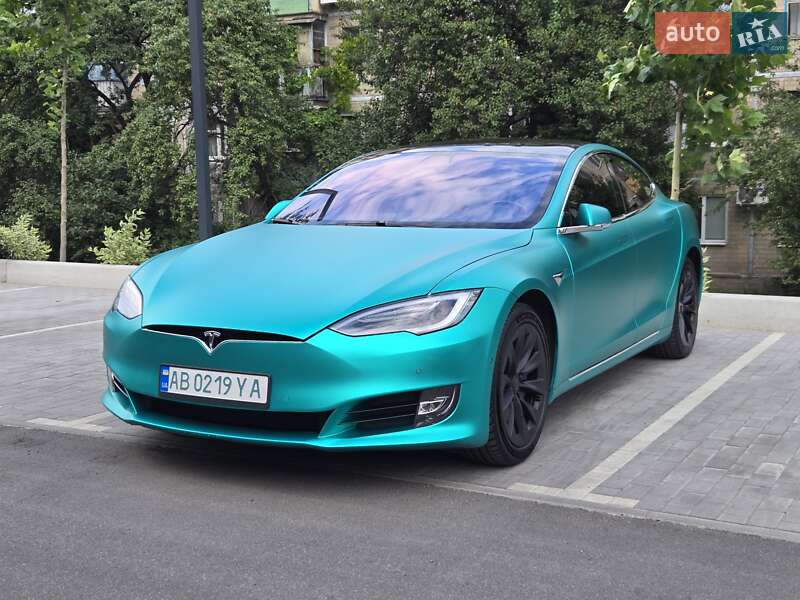 Лифтбек Tesla Model S 2018 в Киеве