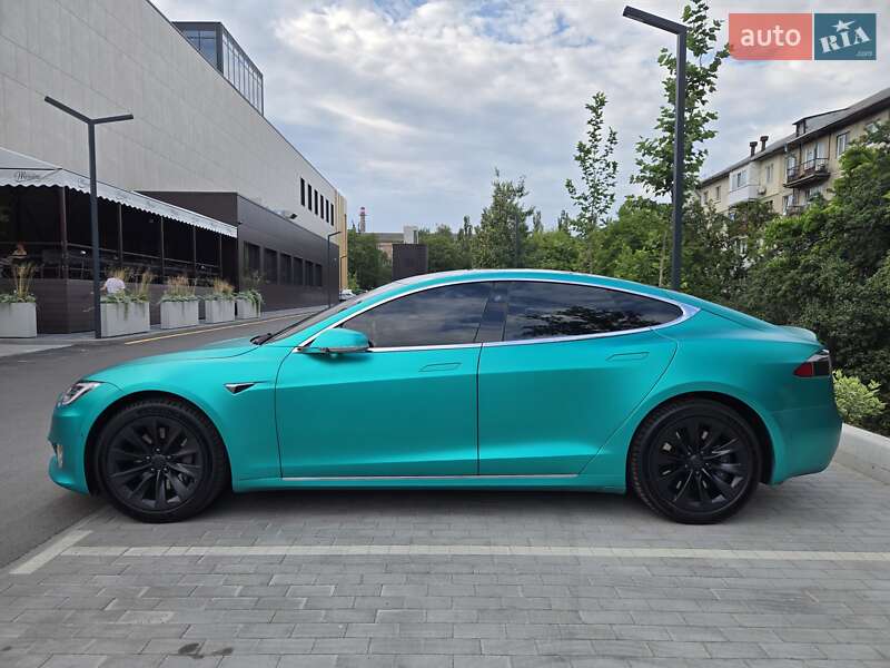 Лифтбек Tesla Model S 2018 в Киеве