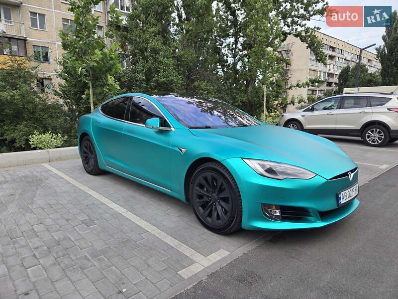 Лифтбек Tesla Model S 2018 в Киеве