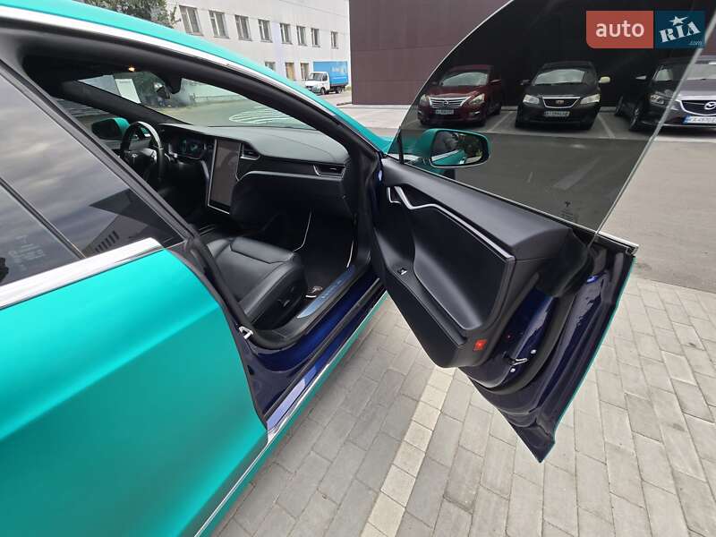Лифтбек Tesla Model S 2018 в Киеве