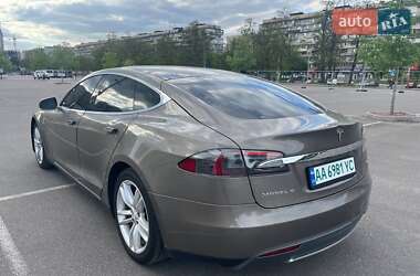 Лифтбек Tesla Model S 2015 в 
