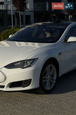 Ліфтбек Tesla Model S 2015 в Львові