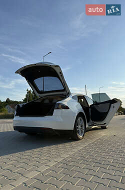 Лифтбек Tesla Model S 2015 в 