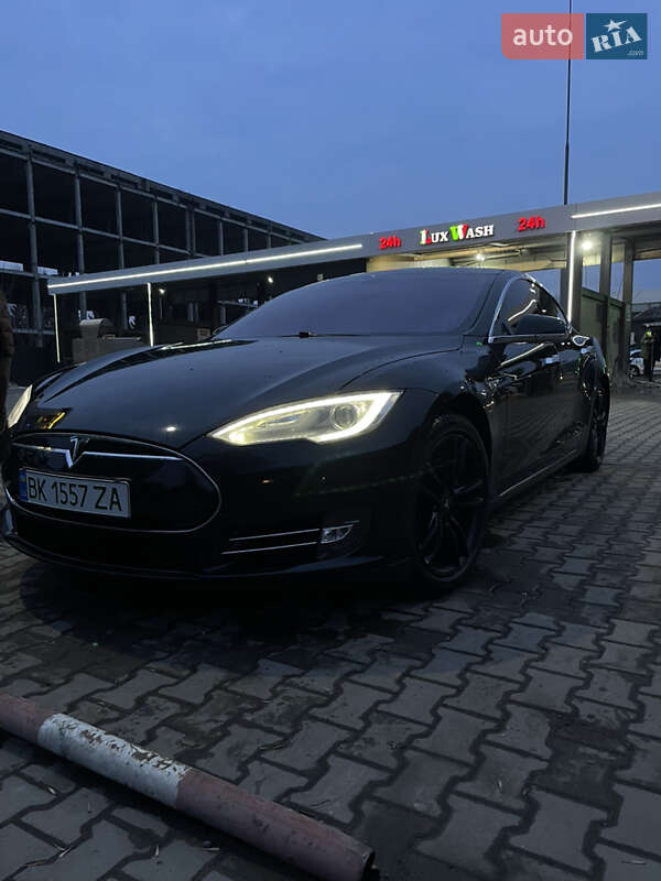 Лифтбек Tesla Model S 2014 в Ровно фото 2 Лифтбек Tesla Model S 2014 в Ровно