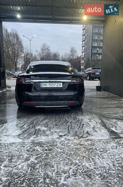 Лифтбек Tesla Model S 2014 в 