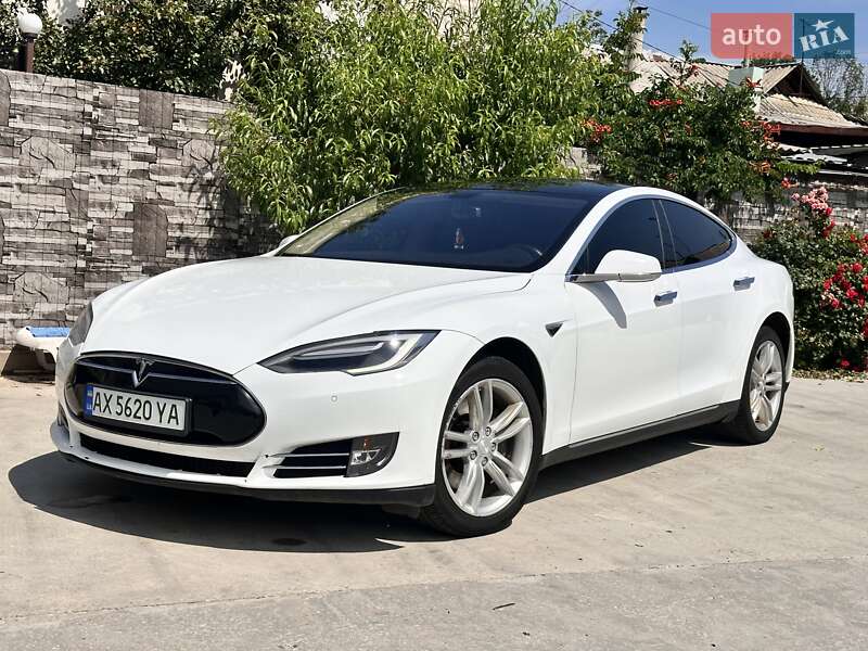 Лифтбек Tesla Model S 2014 в 