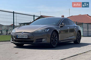 Лифтбек Tesla Model S 2015 в 