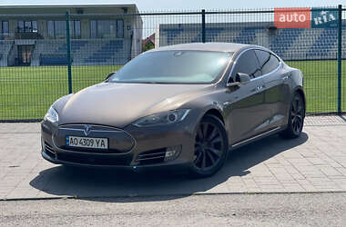 Лифтбек Tesla Model S 2015 в 