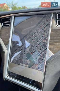 Лифтбек Tesla Model S 2015 в 