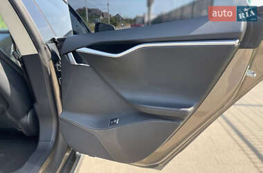 Лифтбек Tesla Model S 2015 в 